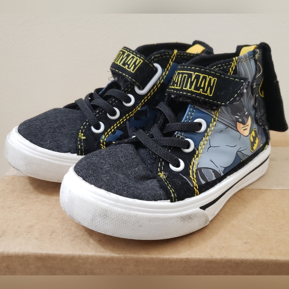 DC Comics: Batman Hightop Sneakers. Toddler size 7c. Black/ Blue/ Yellow/ White